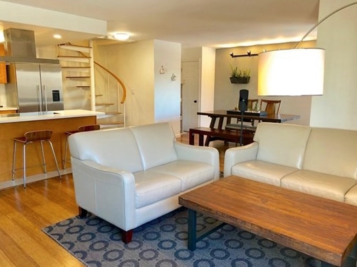 2130 Massachusetts Ave, Unit 3b in Cambridge, MA - Building Photo - Building Photo