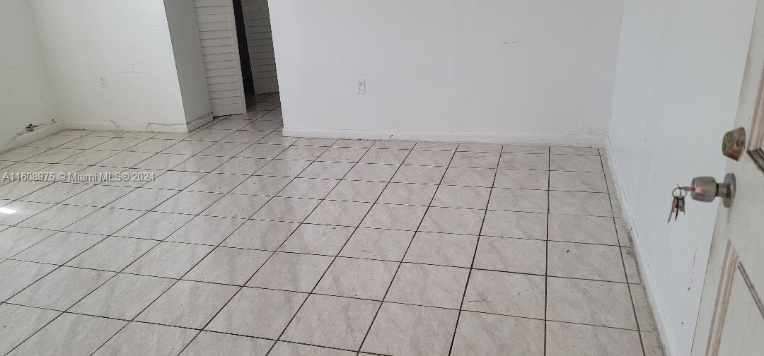 301 NW 177th St in Miami, FL - Building Photo