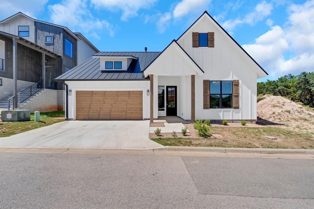 2308 Kellie Brooke Rd in Spicewood, TX - Foto de edificio