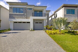 8068 Laurel Falls Dr in Boca Raton, FL - Building Photo