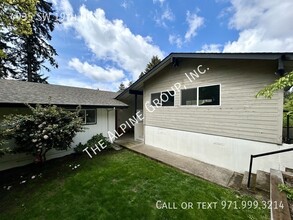 4935 SW 19th Dr in Portland, OR - Building Photo - Building Photo