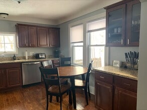 428 E Hayes Ave in Hazel Park, MI - Foto de edificio - Building Photo