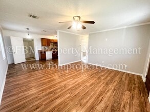 200 Dunlap St in Italy, TX - Building Photo - Building Photo