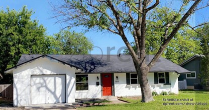 8515 New Hampshire Dr in Austin, TX - Building Photo - Building Photo