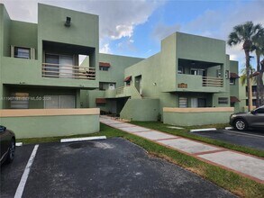 11011 NW 7th St in Miami, FL - Building Photo - Building Photo