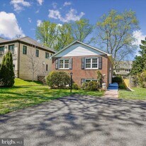 6904 Chelsea Rd in McLean, VA - Building Photo