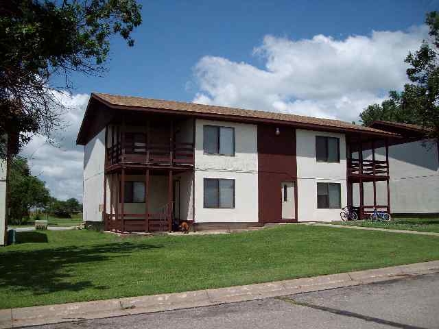 Broadview Court Apartment Homes in El Dorado, KS - Foto de edificio