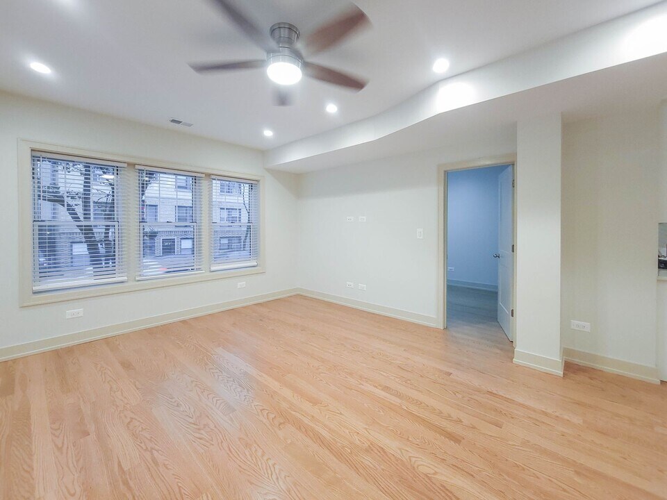 1952 W Winona St in Chicago, IL - Building Photo