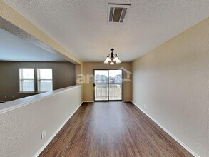 270 New Country Rd in Kyle, TX - Foto de edificio - Building Photo