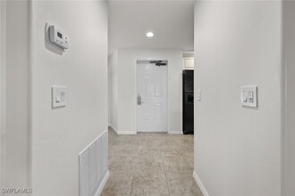 221 9th St S in Naples, FL - Building Photo - Building Photo