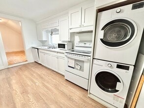 218 St John St in Fredericton, NB - Building Photo - Building Photo