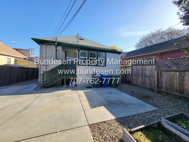 604-606 Petaluma Blvd S in Petaluma, CA - Foto de edificio - Building Photo