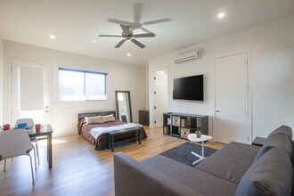 11966 Wagner St, Unit 6 in Culver City, CA - Foto de edificio - Building Photo