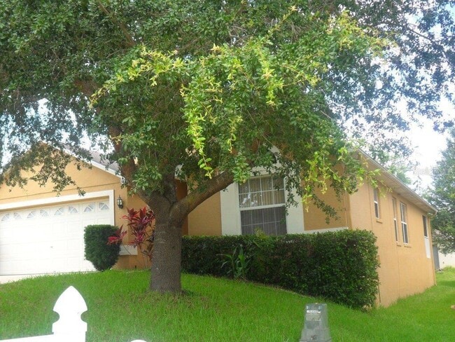 1172 Greenley Ave in Groveland, FL - Foto de edificio - Building Photo