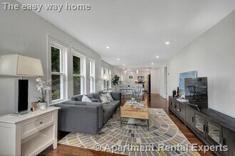 12 Sydney St in Medford, MA - Foto de edificio - Building Photo