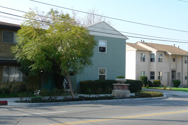 1004 E Chevy Chase Dr in Glendale, CA - Building Photo - Building Photo