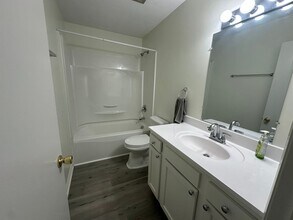 716 Montclair Dr in Wilmington, NC - Building Photo - Building Photo