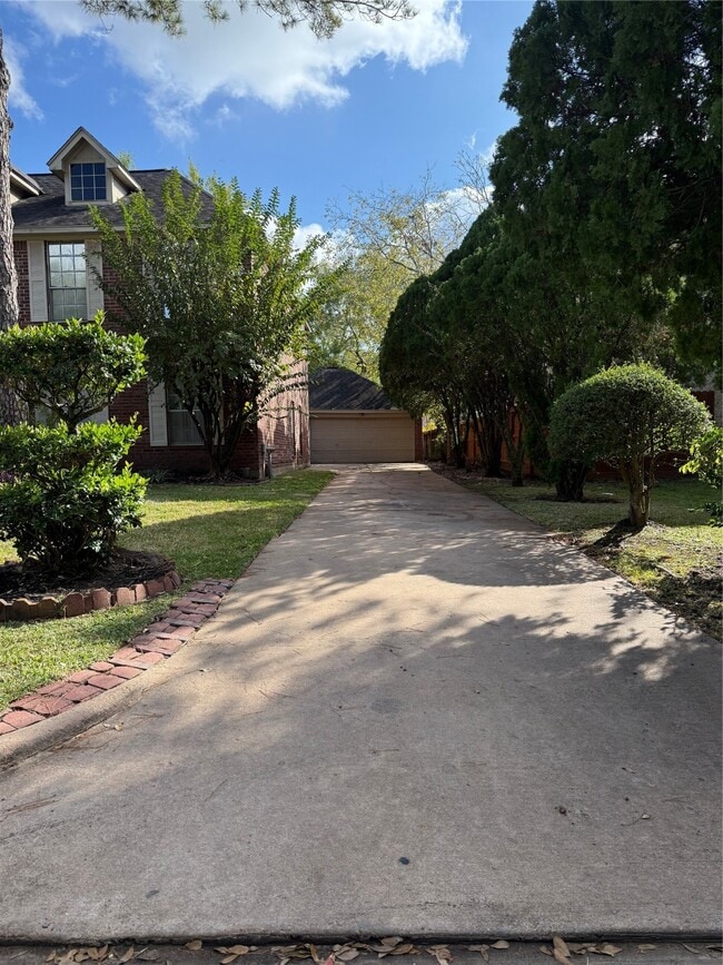 9731 New Kent Dr in Sugar Land, TX - Building Photo - Building Photo