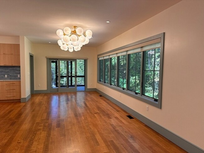 22 Kruger Rd in Hopkinton, MA - Foto de edificio - Building Photo