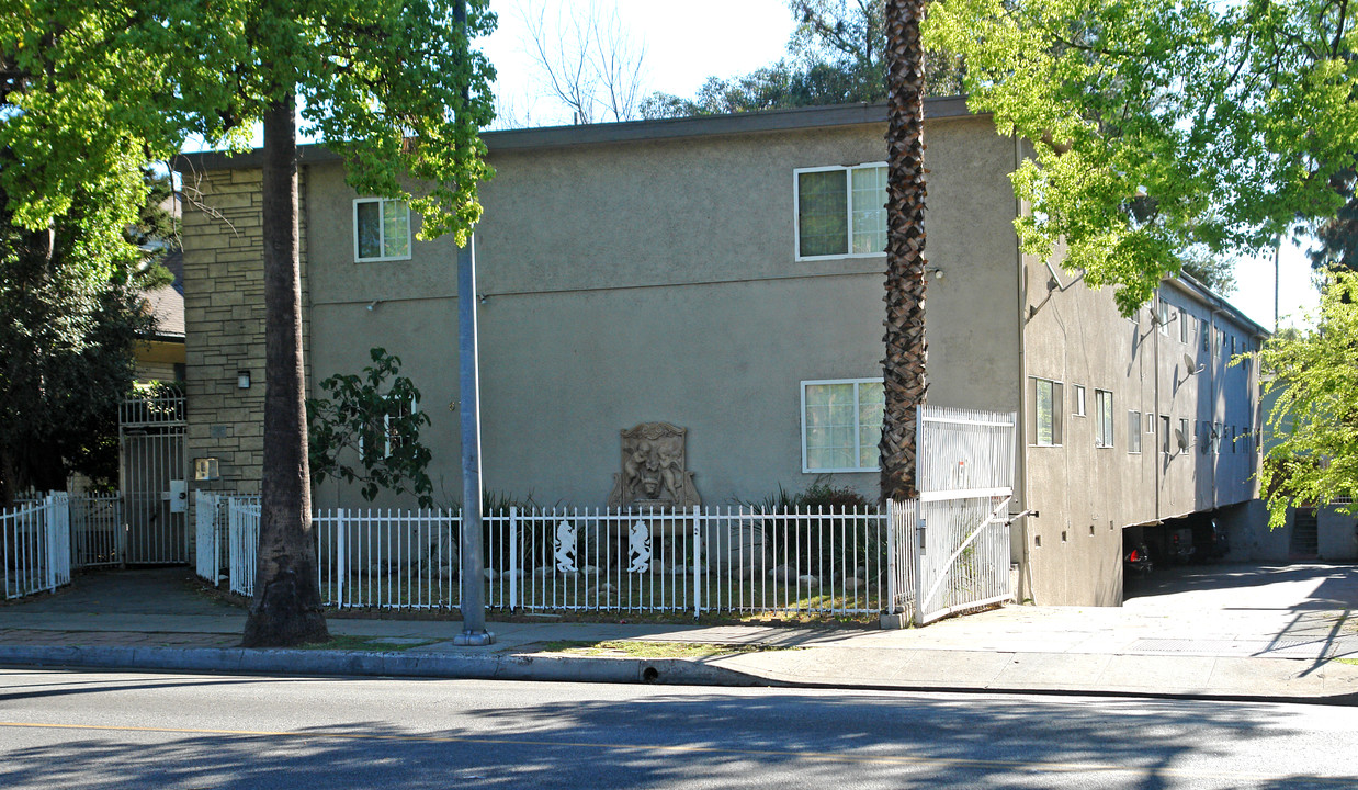 640 N Los Robles Ave in Pasadena, CA - Building Photo