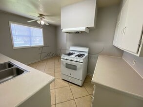 1214 16th St in Lake Charles, LA - Building Photo - Building Photo