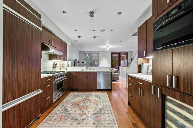 459 W 44th St-Unit -ID423447P in New York, NY - Building Photo - Building Photo