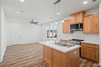 2108 E San Andrea St in Edinburg, TX - Building Photo - Building Photo