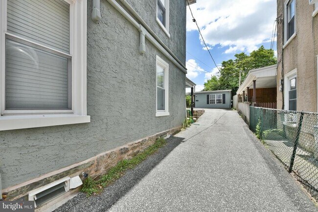 357 Lyceum Ave in Philadelphia, PA - Foto de edificio - Building Photo