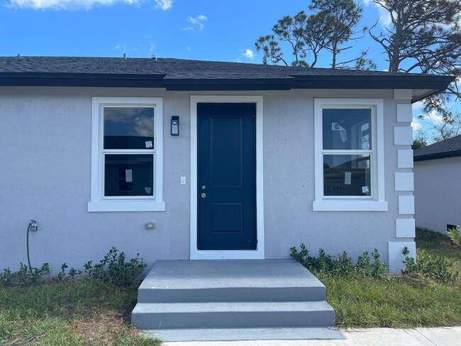 246 Rotonda Blvd W in Rotonda West, FL - Building Photo - Building Photo