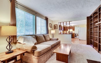 9417 Mirror Pond Dr in Fairfax, VA - Building Photo - Building Photo