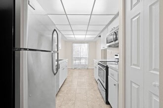 2700 Cove Cay Dr in Clearwater, FL - Building Photo - Building Photo