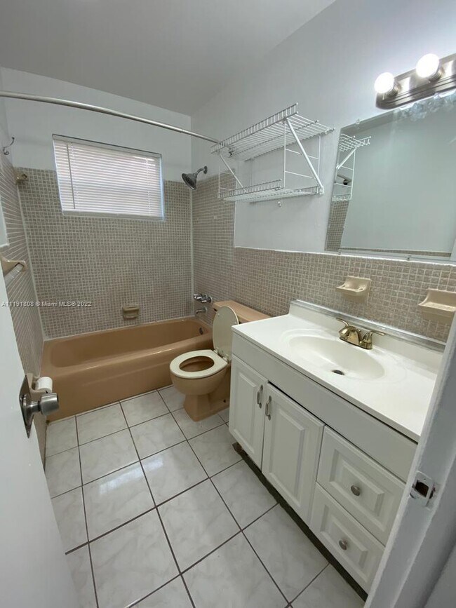 5425 NW 16th Ct-Unit -0 in Fort Lauderdale, FL - Foto de edificio - Building Photo