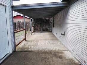 1125 W Brown Ave in Roseburg, OR - Building Photo - Building Photo