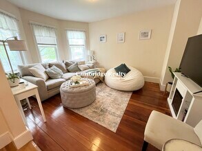 15 Sargent Ave, Unit 1 in Somerville, MA - Building Photo - Building Photo