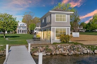 3 N Walworth Ave in Williams Bay, WI - Building Photo