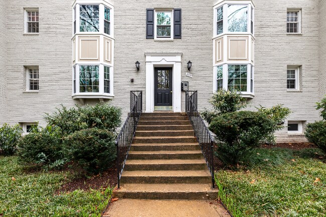 800 S Arlington Mill Dr in Arlington, VA - Building Photo - Building Photo