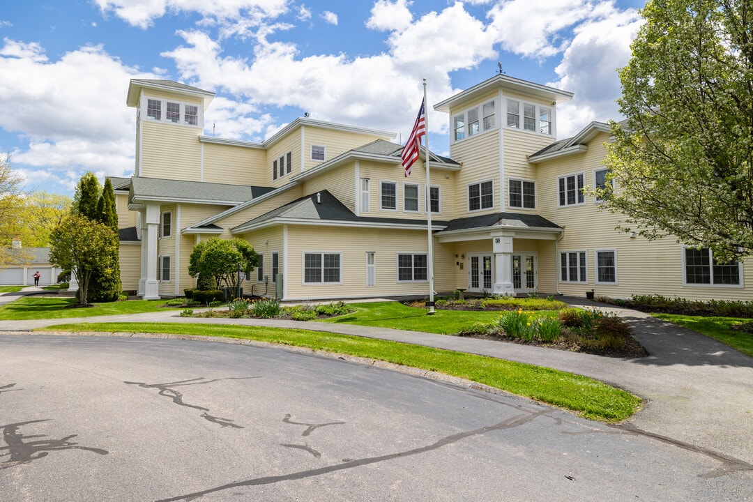 Inn at Secretariat Estates in Rochester, NH - Foto de edificio