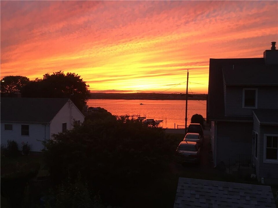 128 Conch Rd in Narragansett, RI - Foto de edificio