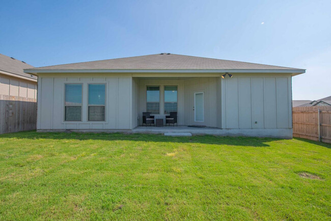 109 Maybelline Rd in Jarrell, TX - Building Photo - Building Photo