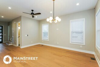 2142 Oakland St in Nashville, TN - Foto de edificio - Building Photo