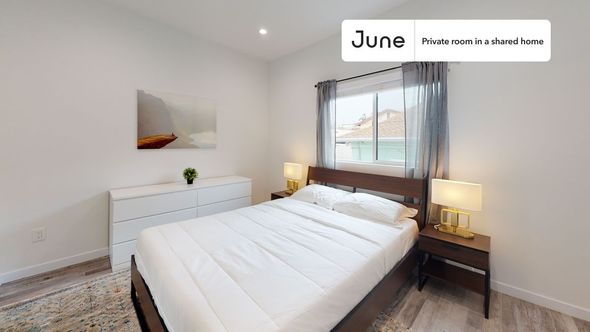Private bedroom in 5 bed/7 bath Home in Los Angeles, CA - Building Photo