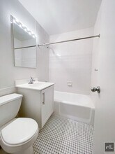 EAST 49 STREET in New York, NY - Foto de edificio - Building Photo