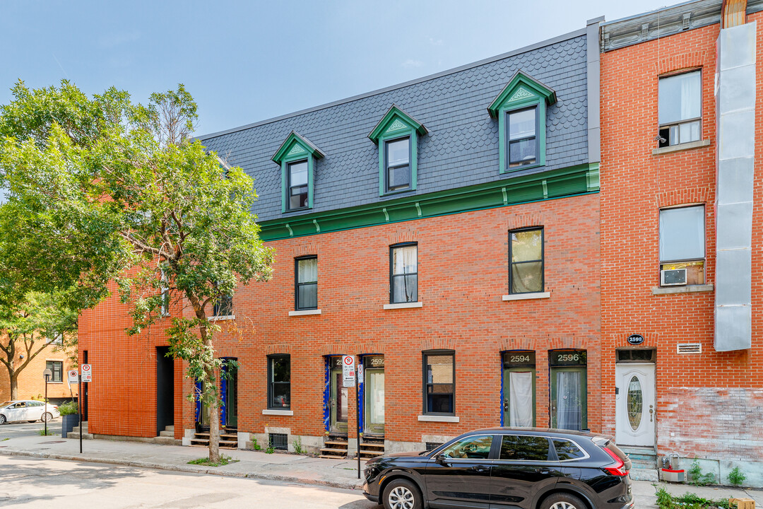 2586 Coursol Rue in Montréal, QC - Building Photo