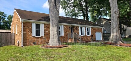 2536 Roundtree Cir in Chesapeake, VA - Building Photo - Building Photo