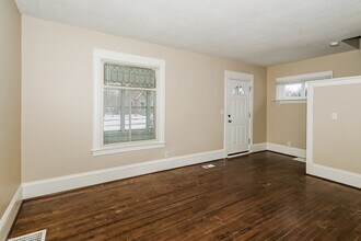 4042 Clinton Ave in Minneapolis, MN - Foto de edificio - Building Photo