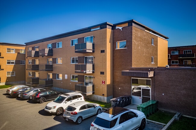 55 Bouchard Boul in Dorval, QC - Building Photo - Building Photo