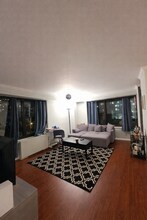 135 Montgomery St in Jersey City, NJ - Foto de edificio - Building Photo