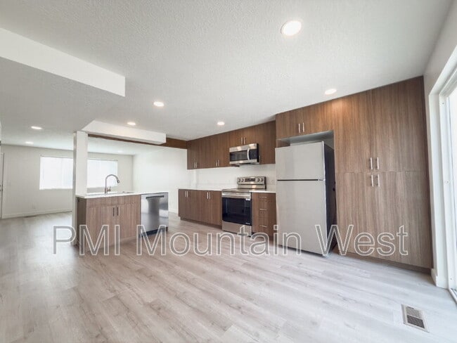 property at 945 S Main St