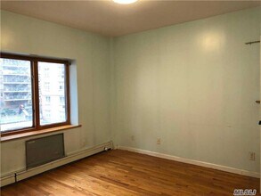 42-31 Colden St-Unit -R2G in Queens, NY - Building Photo - Building Photo