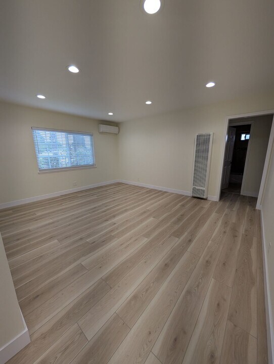 1005 S Virlee St in Santa Ana, CA - Building Photo